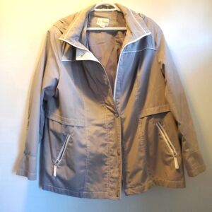 Lovely lightweight Fall jacket with hood